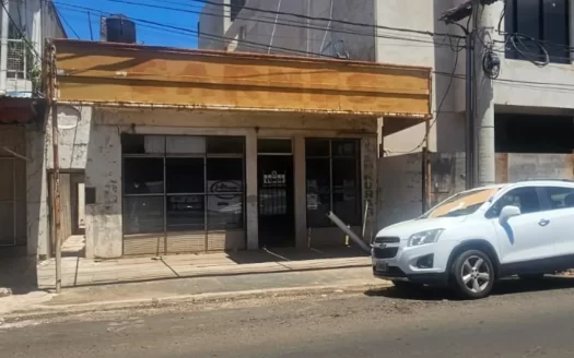 Local comercial a reciclar en Av. Roque Sáenz Peña, zona Mercado Modelo